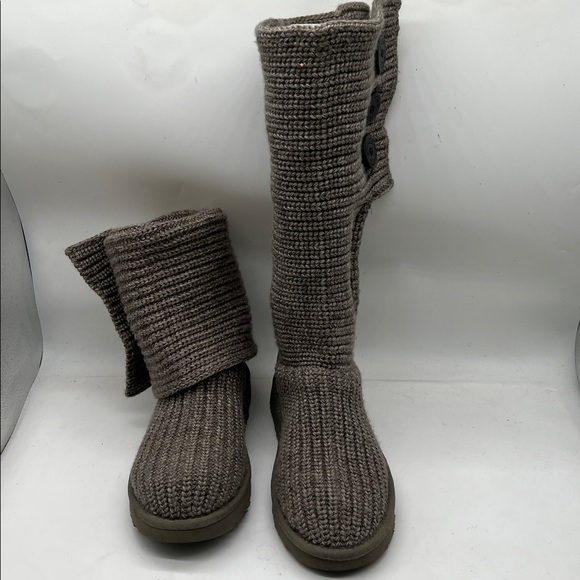 UGG Classic Cardy Boot Shearling Bootie 7 - Picture 2 of 10
